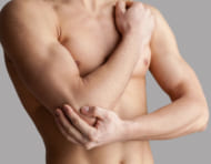 男性的な二の腕は、脂肪吸引でいかにして作られるか?