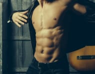 男性らしい腹部と腰の肉体美を脂肪吸引で作るコツ