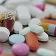 女性ホルモンに似た働きをする薬物は、副作用として女性化乳房が起こる可能性があります。